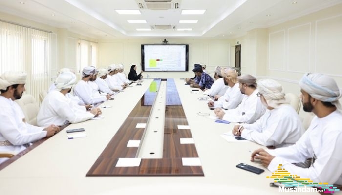 مسندم تناقش وثيقة المخاطر الاستراتيجية وتعزيز الجاهزية المؤسسية